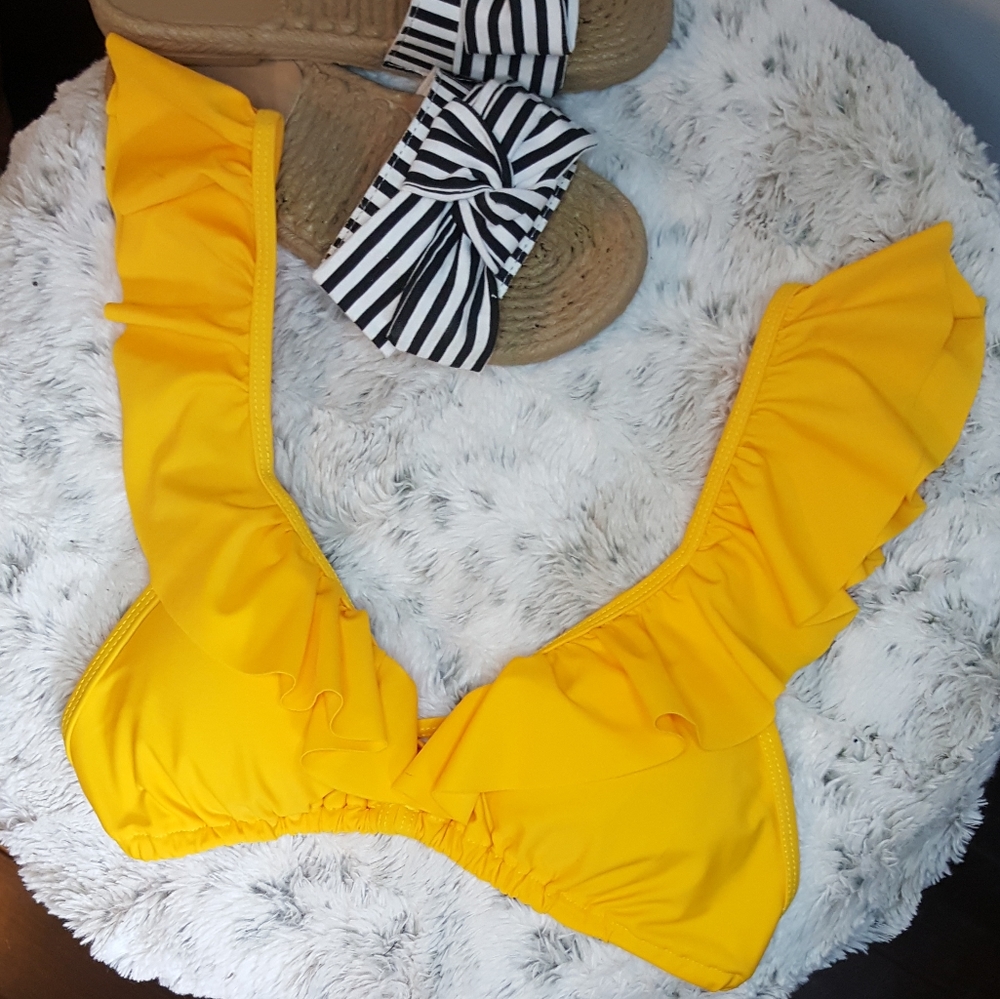 Ruffled baithing suit top